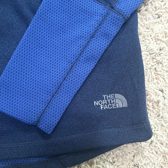 The North Face Athletic Quarter Zip Size Medium - Picture 2 of 9